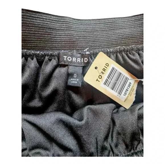 Torrid Women's Skirt Black Purple Floral Tulle Mesh Overlay Skater Full Size 0X - Picture 6 of 15